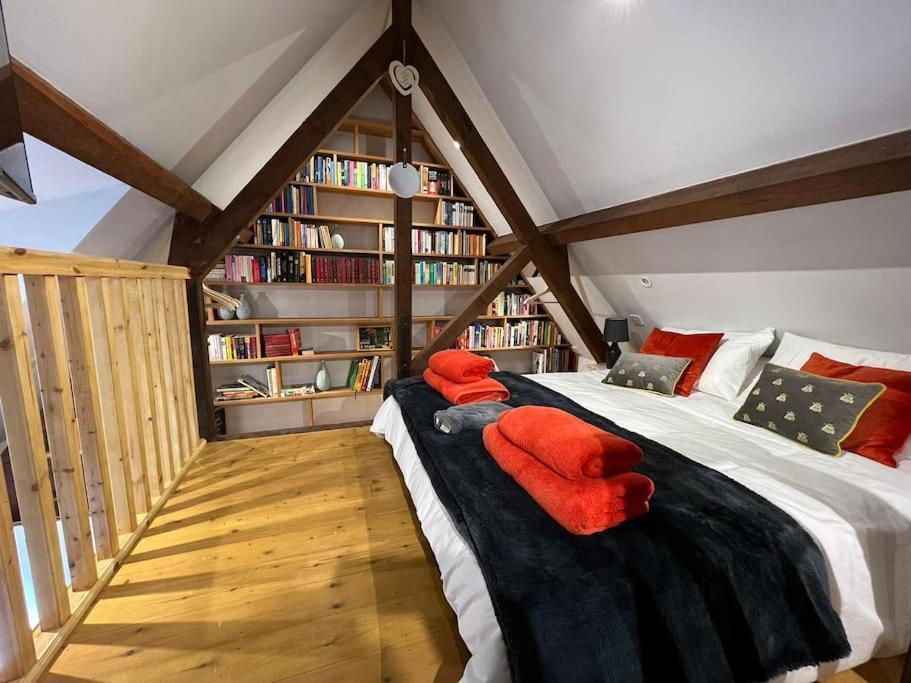 The Shack - Thatched Self Contained Annex Collingbourne Ducis Exterior foto