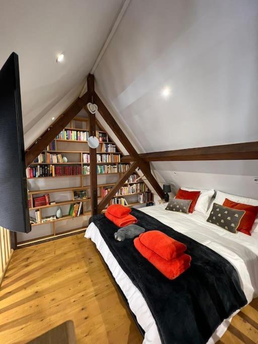 The Shack - Thatched Self Contained Annex Collingbourne Ducis Exterior foto