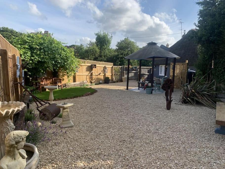 The Shack - Thatched Self Contained Annex Collingbourne Ducis Exterior foto