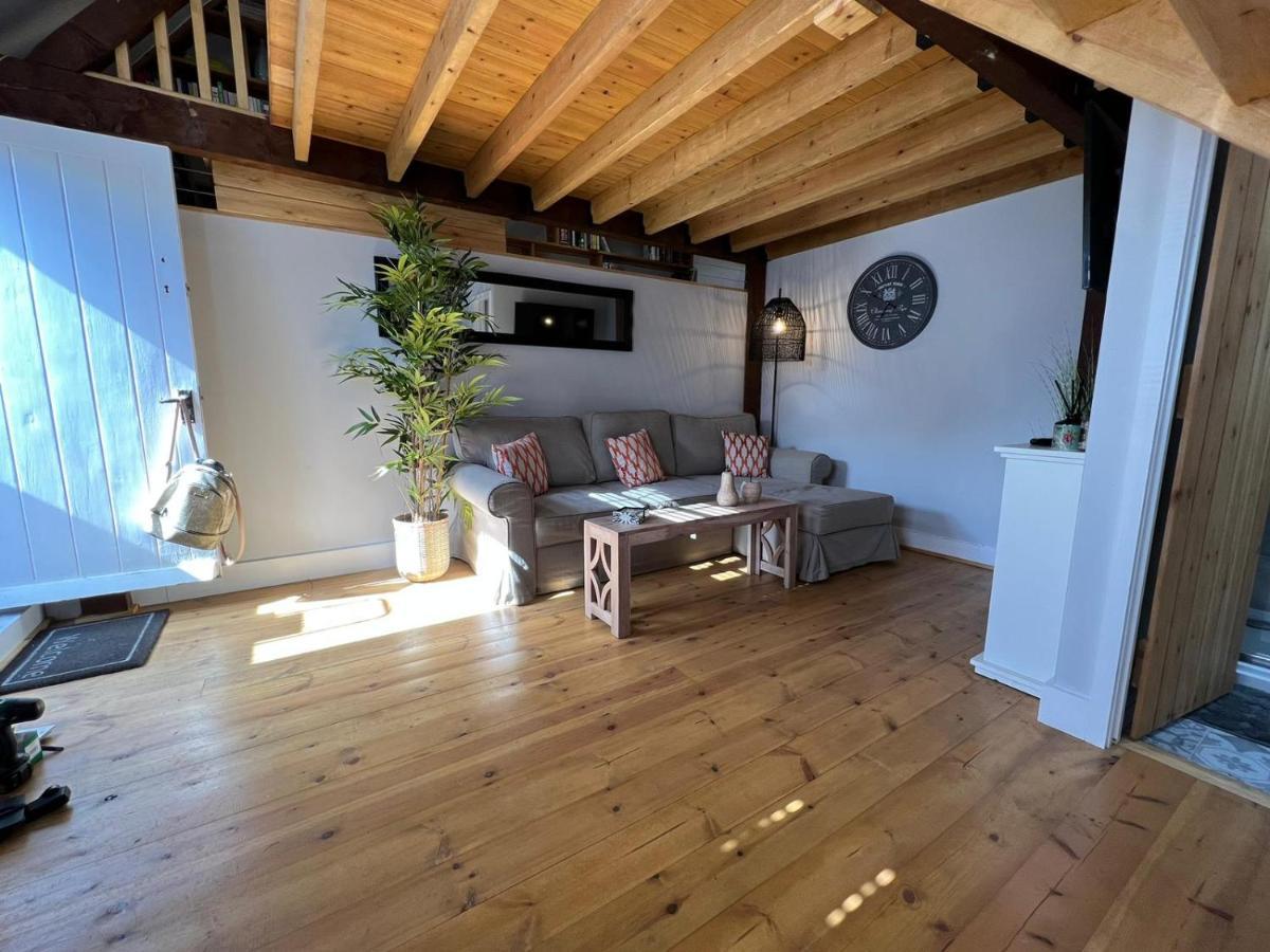 The Shack - Thatched Self Contained Annex Collingbourne Ducis Exterior foto