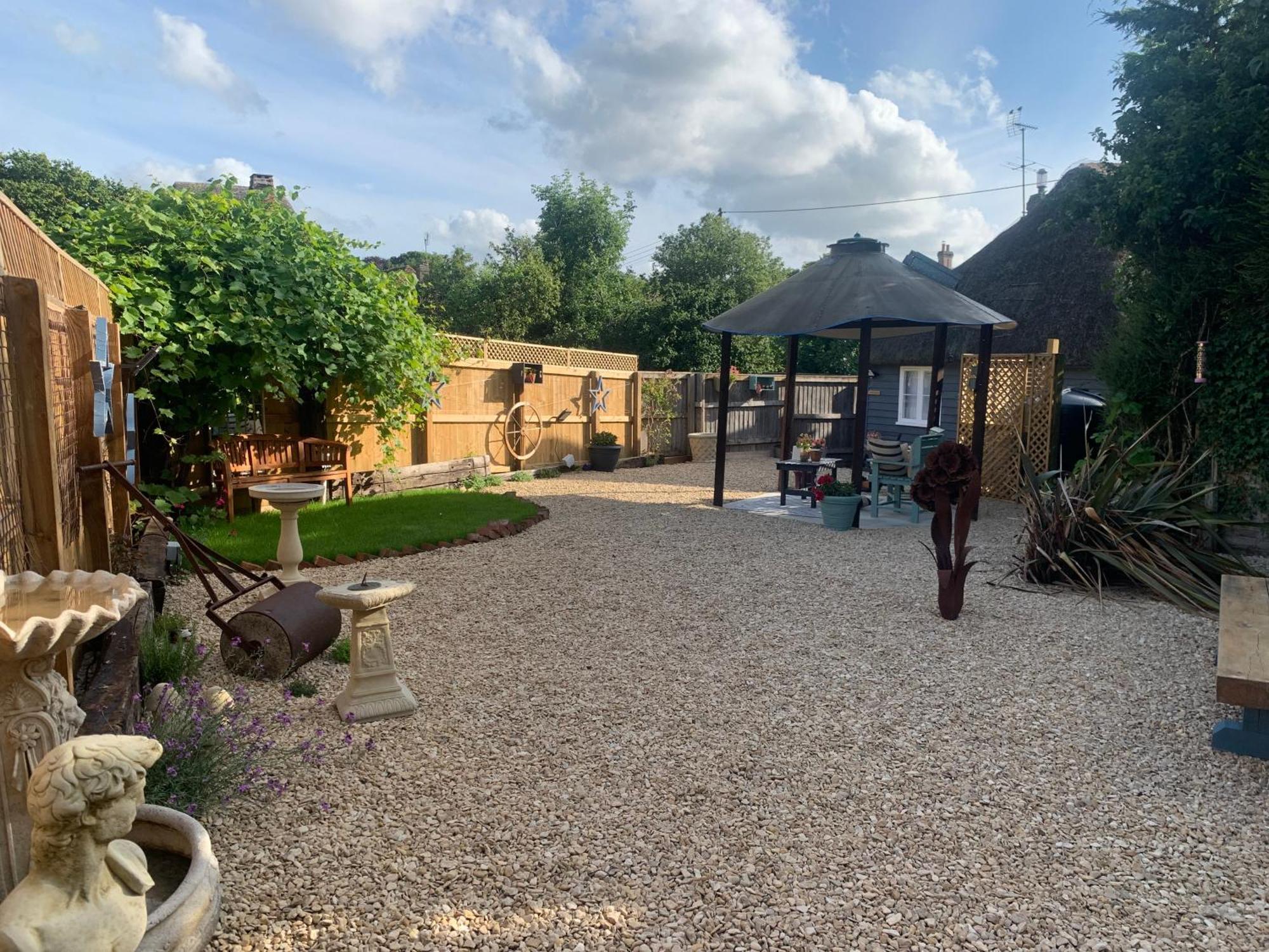 The Shack - Thatched Self Contained Annex Collingbourne Ducis Exterior foto